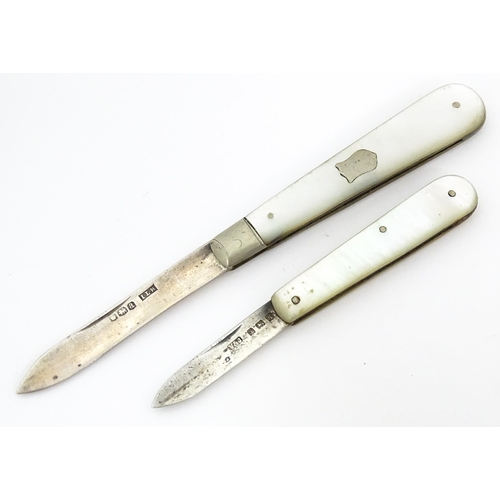 365 - Two folding fruit knives with mother of pearl handles, one hallmarked Sheffield 1918, the other Birm... 