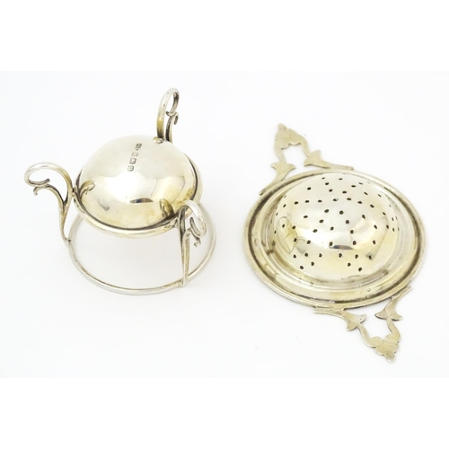 396 - A silver twin handled strainer on stand hallmarked Birmingham 1933, maker Sanders & Mackenzie. Appro... 