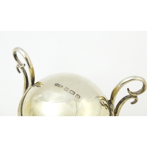 396 - A silver twin handled strainer on stand hallmarked Birmingham 1933, maker Sanders & Mackenzie. Appro... 