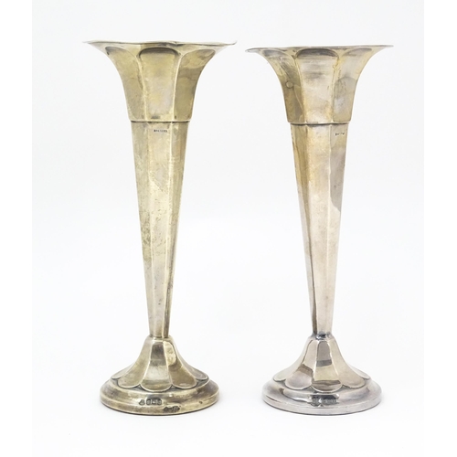 406 - Two silver bud vases, hallmarked Sheffield 1917 & 1924, maker James Deakin & Sons. Largest approx. 7... 