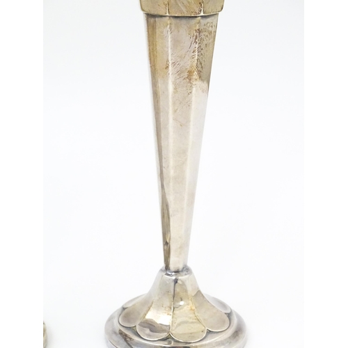 406 - Two silver bud vases, hallmarked Sheffield 1917 & 1924, maker James Deakin & Sons. Largest approx. 7... 