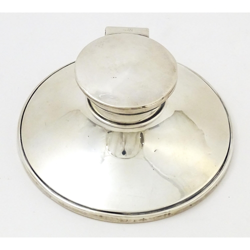 408 - A silver inkwell of capstan form hallmarked London 1922, maker Charles Boyton & Sons Ltd. Approx. 5