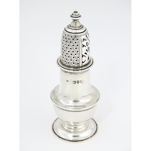 414 - A Victorian silver sugar caster / shaker, hallmarked London 1894, maker Henry Stratford. Approx. 5 3... 