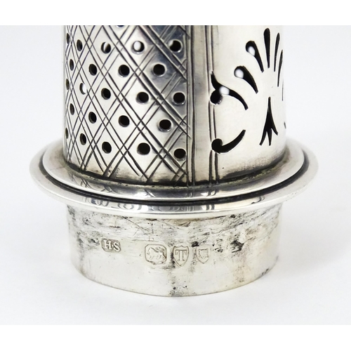 414 - A Victorian silver sugar caster / shaker, hallmarked London 1894, maker Henry Stratford. Approx. 5 3... 