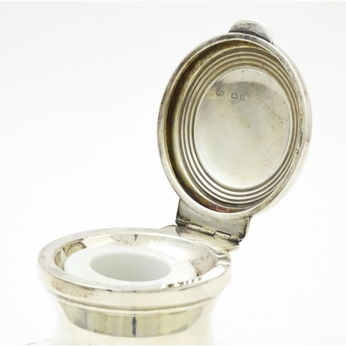 453 - A large silver inkwell of capstan form, hallmarked London 1919, maker JE. Approx. 5