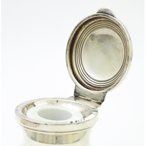 453 - A large silver inkwell of capstan form, hallmarked London 1919, maker JE. Approx. 5