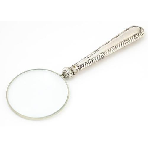 455 - A silver handled magnifying glass. Approx. 6 1/2