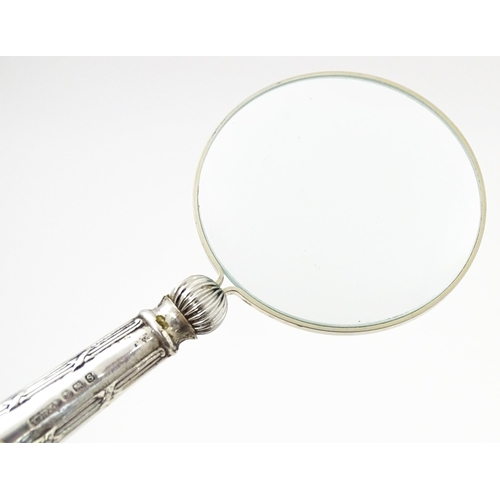 455 - A silver handled magnifying glass. Approx. 6 1/2