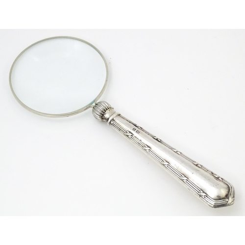 455 - A silver handled magnifying glass. Approx. 6 1/2