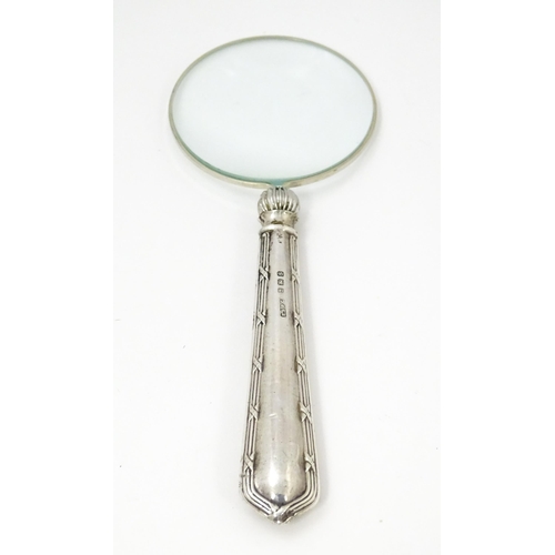 455 - A silver handled magnifying glass. Approx. 6 1/2