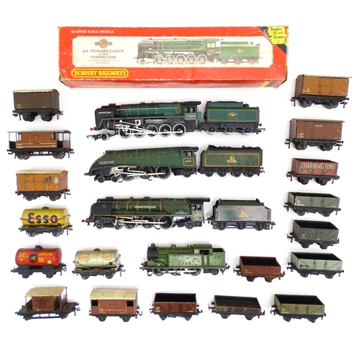 1435 - Toys - Model Train / Railway Interest : A quantity of Hornby scale model 00 gauge trains, carriages,... 