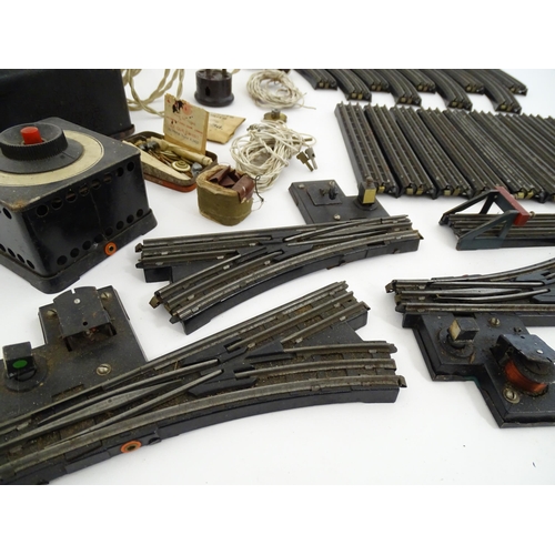 1437 - Toys: A quantity of die cast scale model 00 gauge railway items to include Trix Twin Railway and Hor... 