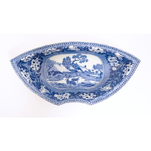106 - A Rogers blue and white dish of fan form in the Fallow Deer pattern. Marked under. Approx. 14