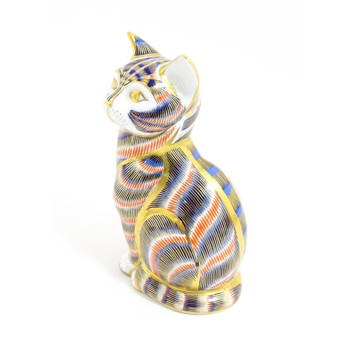 172 - A Royal Crown Derby paperweight modelled as a cat. Approx. 5