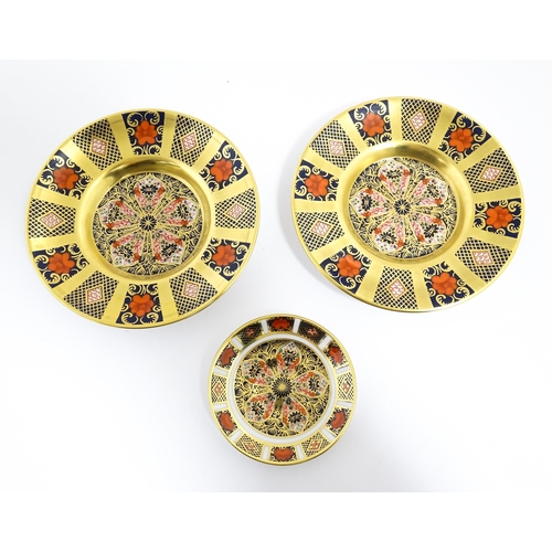 183 - A quantity of Royal Crown Derby wares decorated in the Imari pattern to include cups, saucers, plate... 