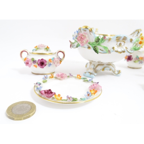 209 - A Coalport Coalbrookdale inkwell with encrusted flower detail and gilt highlights. Marked under. Tog... 