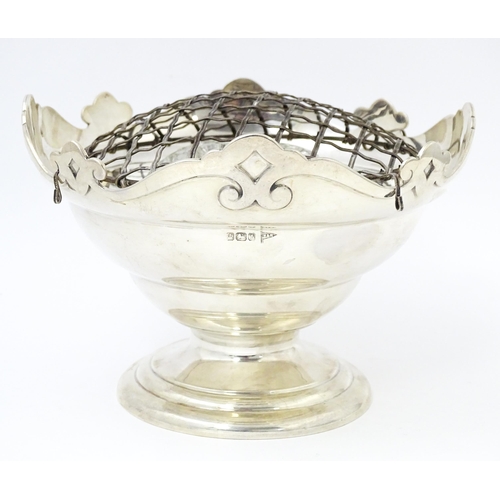 565 - A silver pedestal rose bowl hallmarked Sheffield 1911, maker Walker & Hall. Approx. 5