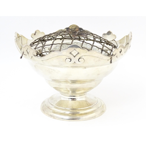 565 - A silver pedestal rose bowl hallmarked Sheffield 1911, maker Walker & Hall. Approx. 5