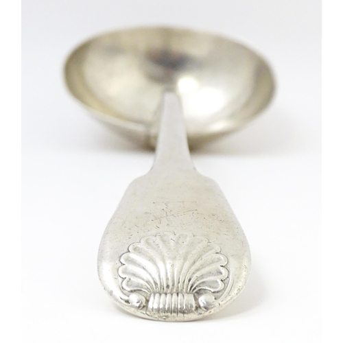 566 - A William IV Irish silver Fiddle & Shell pattern ladle hallmarked Dublin 1834, maker Philip Weekes. ... 