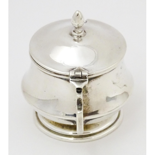 568 - A silver mustard pot with blue glass liner hallmarked Birmingham 1944. With associated silver spoon.... 