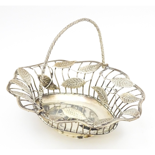 569 - A Geo III silver bon bon dish / sweetmeat basket with leaf detail, hallmarked London c. 1764. Approx... 