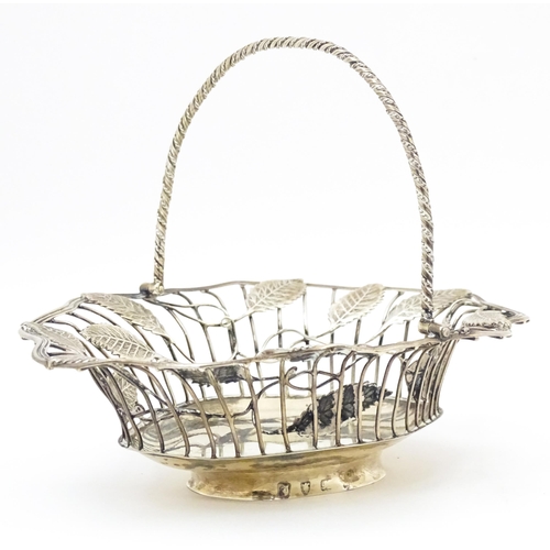 569 - A Geo III silver bon bon dish / sweetmeat basket with leaf detail, hallmarked London c. 1764. Approx... 