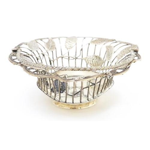 569 - A Geo III silver bon bon dish / sweetmeat basket with leaf detail, hallmarked London c. 1764. Approx... 