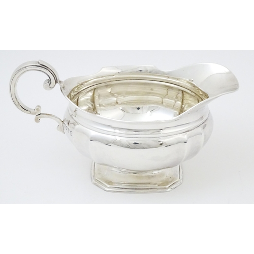 589 - A silver sauce boat hallmarked London 1935 with Jubilee mark, maker Goldsmiths & Silversmiths Co. Lt... 