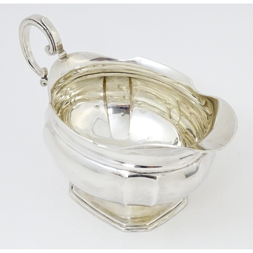 589 - A silver sauce boat hallmarked London 1935 with Jubilee mark, maker Goldsmiths & Silversmiths Co. Lt... 