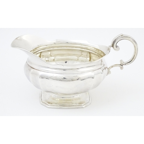 589 - A silver sauce boat hallmarked London 1935 with Jubilee mark, maker Goldsmiths & Silversmiths Co. Lt... 