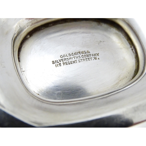 589 - A silver sauce boat hallmarked London 1935 with Jubilee mark, maker Goldsmiths & Silversmiths Co. Lt... 