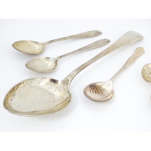 621 - Assorted silver and silver plate spoons to include a silver tablespoon hallmarked Sheffield 1932, ma... 