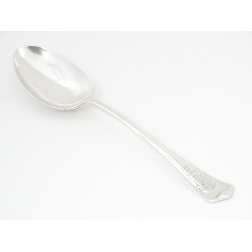 632 - A silver spoon hallmarked Sheffield 1914, maker Pearce & Sons. Approx. 6