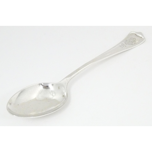 632 - A silver spoon hallmarked Sheffield 1914, maker Pearce & Sons. Approx. 6