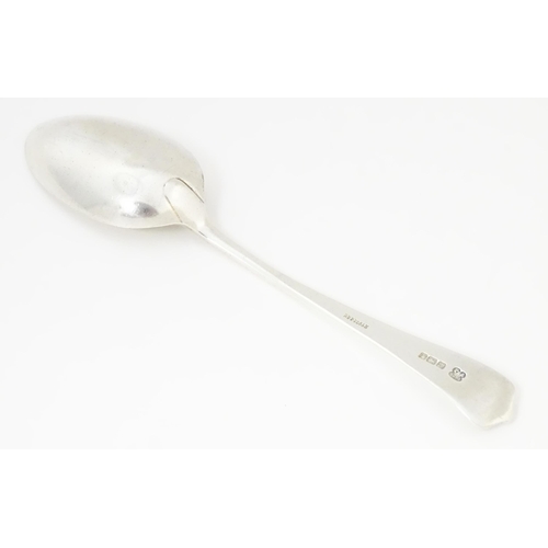 632 - A silver spoon hallmarked Sheffield 1914, maker Pearce & Sons. Approx. 6