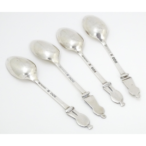 637 - Assorted silver souvenir spoons to include a P & O Iberia Peninsula & Oriental Steam Navigation Comp... 