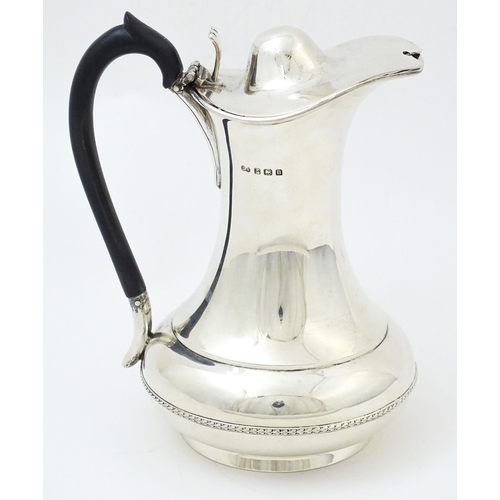 656 - A silver coffee / hot water pot hallmarked Birmingham 1912, maker Synyer & Beddoes. Approx. 6 1/2