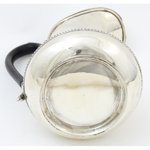 656 - A silver coffee / hot water pot hallmarked Birmingham 1912, maker Synyer & Beddoes. Approx. 6 1/2