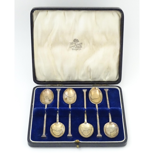 677 - Six silver teaspoons with seal top finials, hallmarked Sheffield 1921 / 1925, maker Cooper Brothers ... 