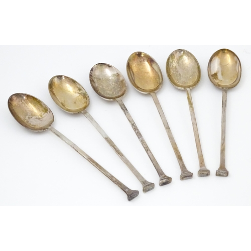 677 - Six silver teaspoons with seal top finials, hallmarked Sheffield 1921 / 1925, maker Cooper Brothers ... 