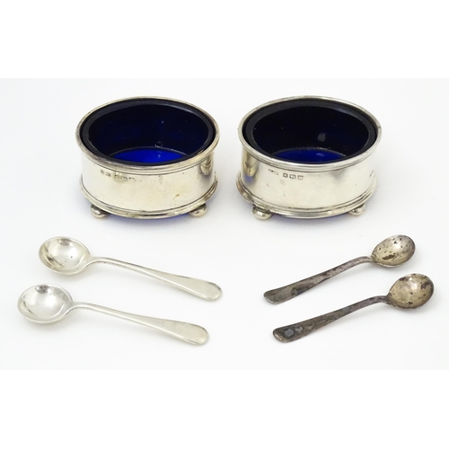 678 - A pair of silver salts of oval form with blue glass liner, hallmarked Birmingham 1921, maker H. J. C... 