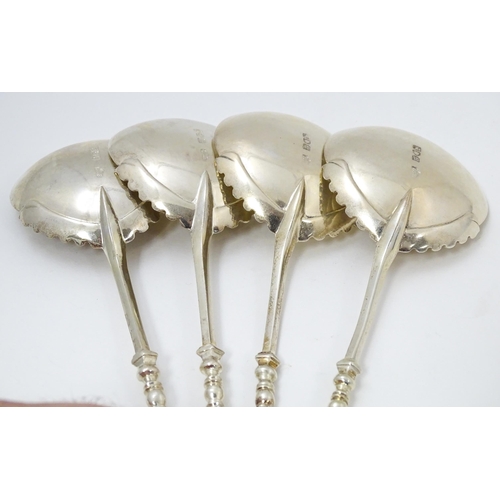 684 - A cased set of four silver serving spoons, hallmarked London 1905, maker Goldsmiths & Silversmiths C... 