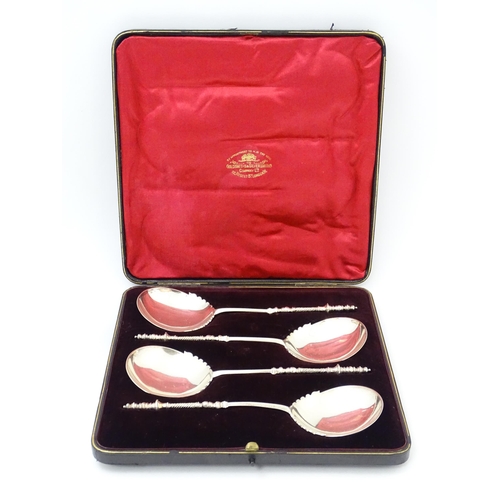 684 - A cased set of four silver serving spoons, hallmarked London 1905, maker Goldsmiths & Silversmiths C... 