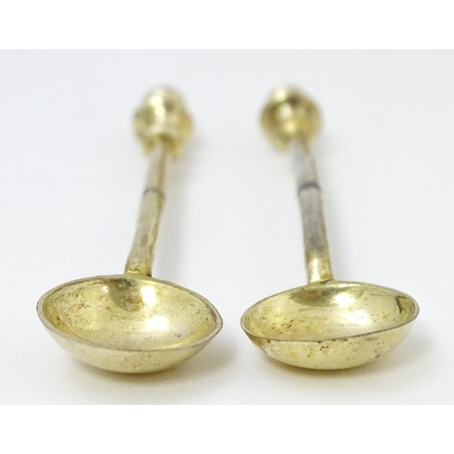 685 - Two Victorian silver gilt salts and spoons hallmarked London 1875 / 1878, maker William Hunter & Son... 