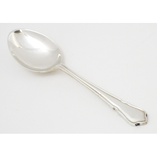 687 - A silver spoon hallmarked Sheffield 1972, maker Joseph Elliot & Sons. Approx. 5 1/2