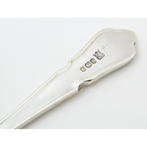 687 - A silver spoon hallmarked Sheffield 1972, maker Joseph Elliot & Sons. Approx. 5 1/2