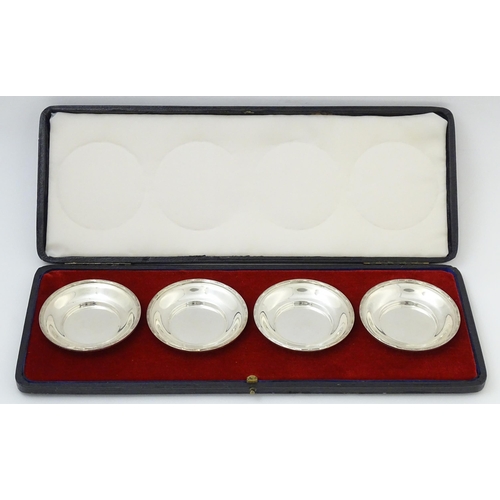 688 - A cased set of four silver bon bon dishes / small coasters, hallmarked London 1922, maker Garrard & ... 