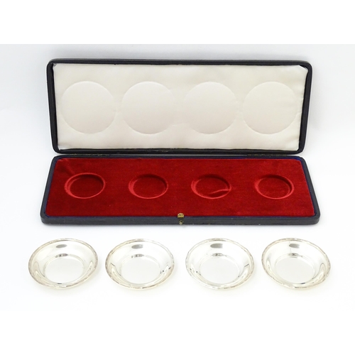 688 - A cased set of four silver bon bon dishes / small coasters, hallmarked London 1922, maker Garrard & ... 