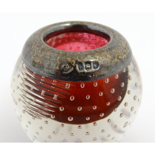 276 - A silver mounted glass match striker / vesta keep with red glass and bubble detail. Hallmarked Londo... 