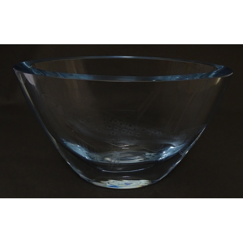 290 - A Scandinavian glass bowl by Strombergshyttan with fish decoration. Signed under. Approx 5 1/4